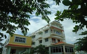 Hotel Aruvi Yelagiri